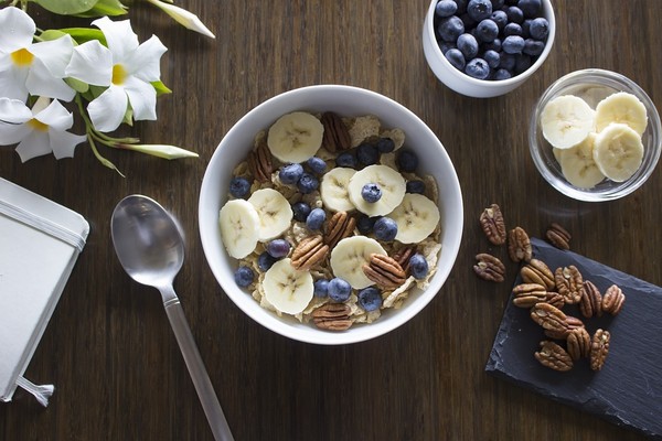 香蕉＋牛奶简单吃还助减肥2时段喝最有感