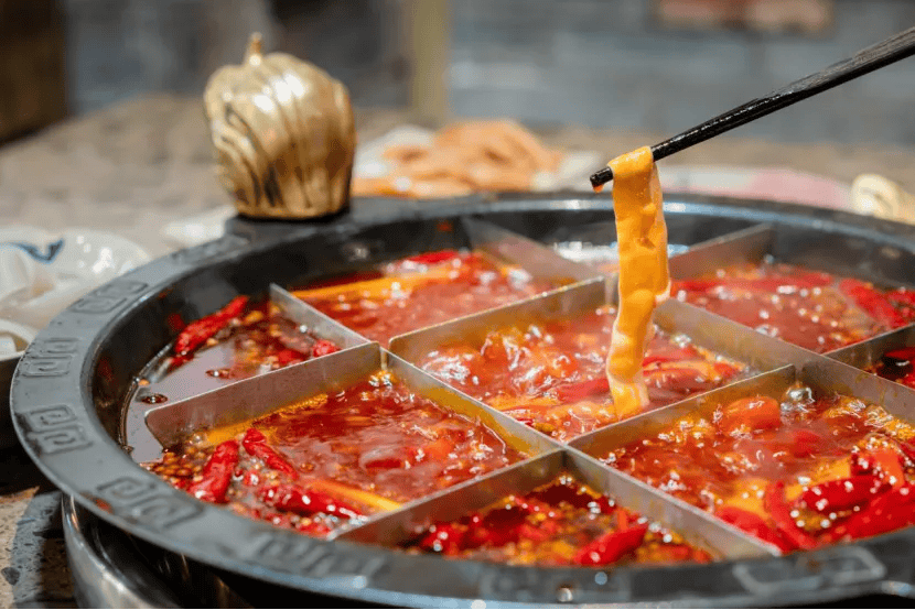 门店爆火、老板出圈，在抖音，火锅生意的玩法变了